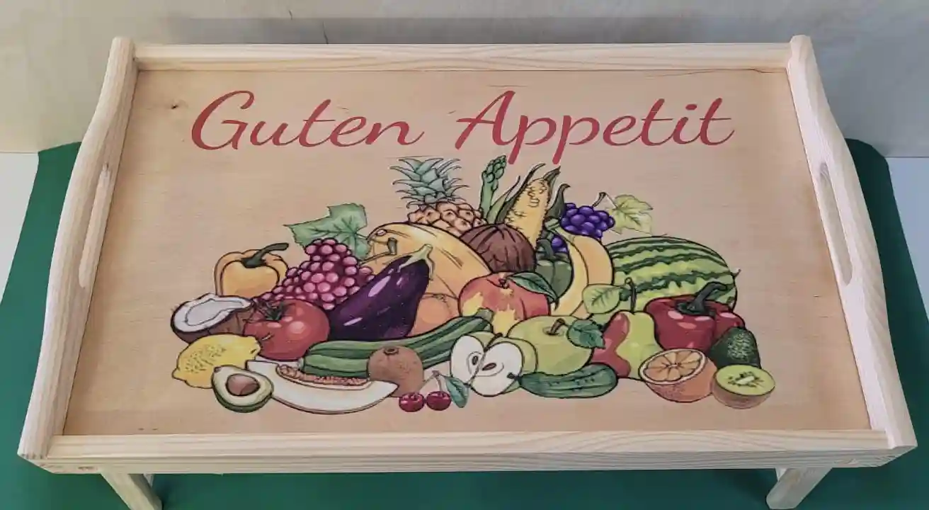 PIKUSA — صينية إفطار بزخرفة فواكه ونص Guten Appetit